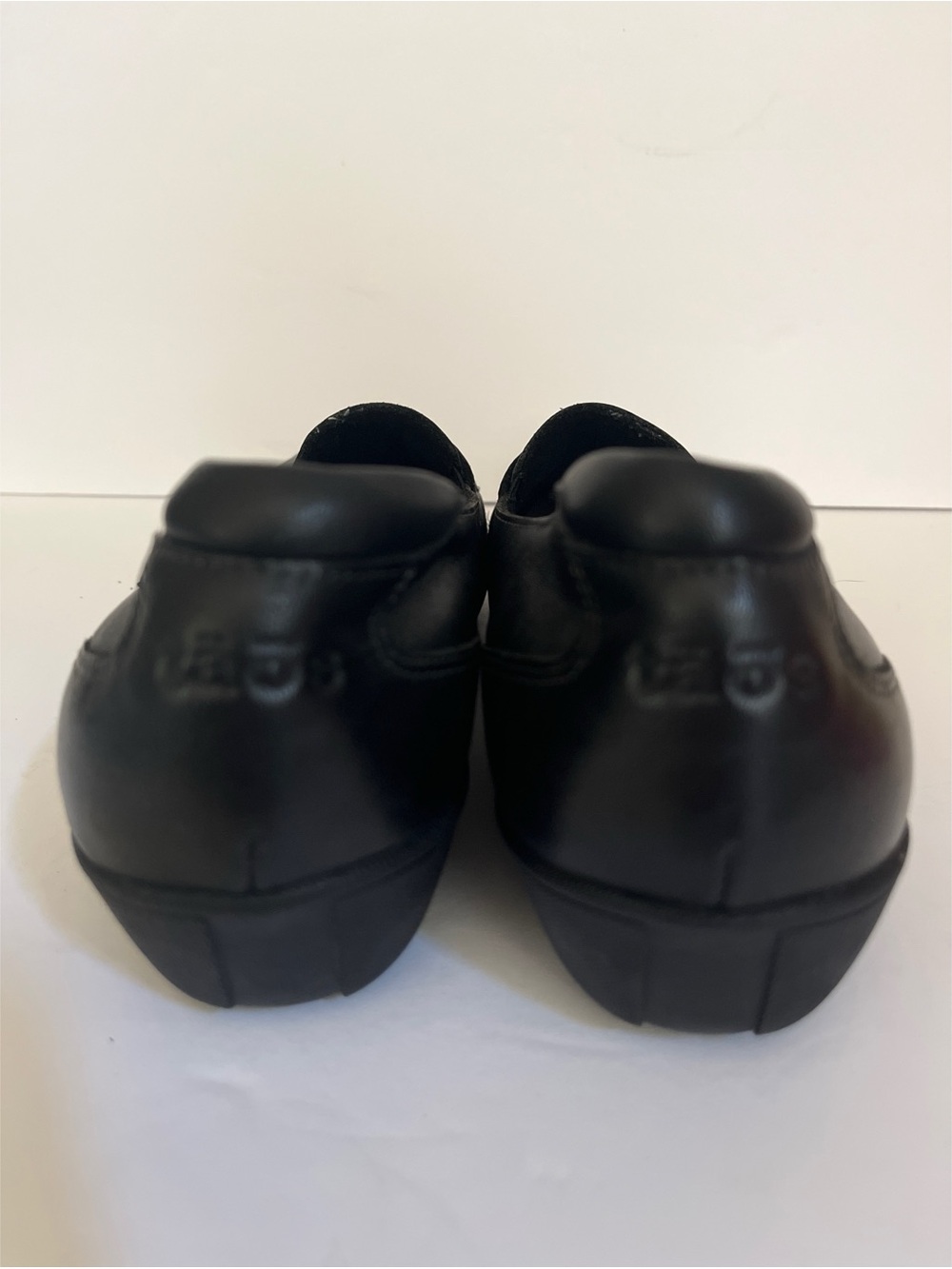 Taos Black Leather Uppity Slip Ons Women’s Size 9 - Picture 5 of 8
